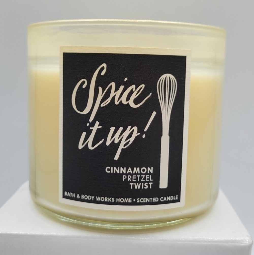 Bath & Body works Spice it up Cinnamon Pretzel Twist 3 wick candle